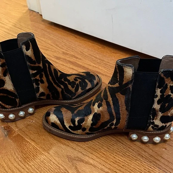 Louise et Cie Lo-Valtina3 leopard Print Ankle Boots with Pearl Detailing - Picture 2 of 5